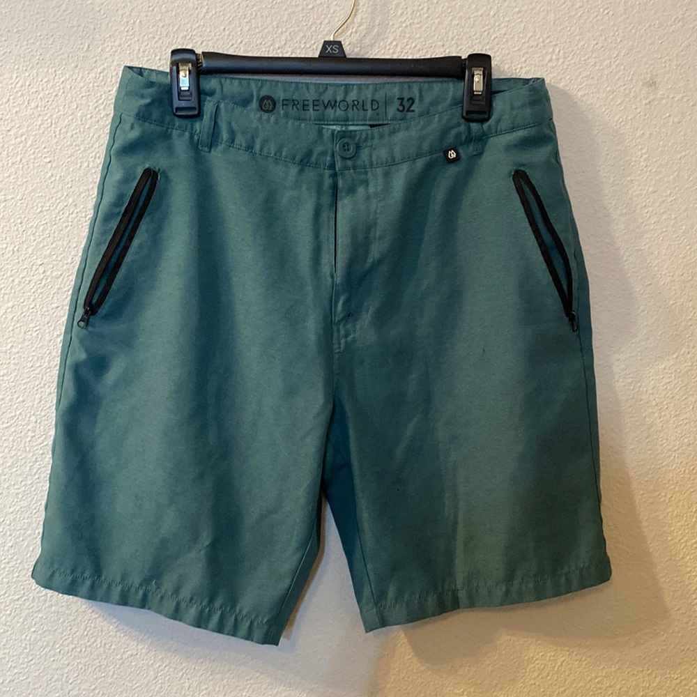 Freeworld hybrid shorts size 32